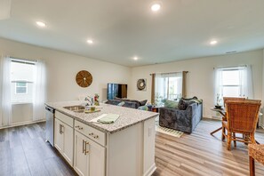 Apartment (3 Bedrooms) | Interior - Screened Patio: Townhome 3 Mi to Dtwn Wilson! (Wilson)