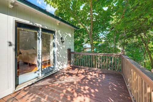 Walk to Main Street! Home in Historic Jonesborough