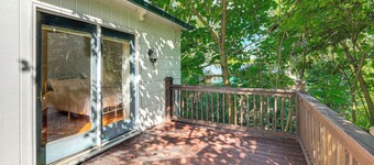 Walk to Main Street! Home in Historic Jonesborough