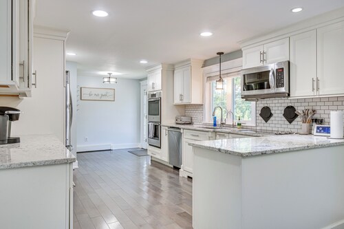 Golf, Hike & Explore: Family Home in Pembroke!