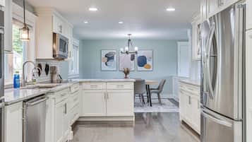 House (4 Bedrooms) | Interior