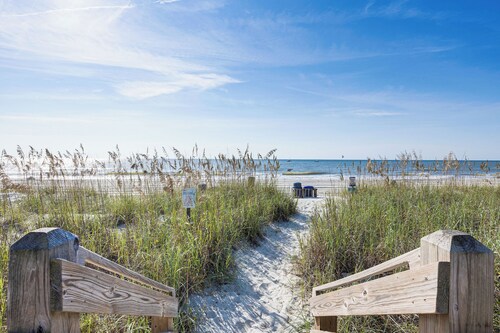 Oceanfront Home w/ Deck & Views in Surfside Beach!