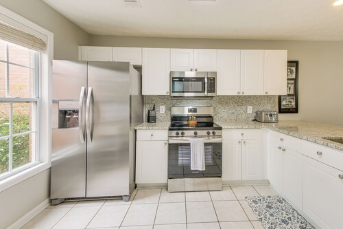 2 Mi to Tiger Territory! Condo w/ Community Pool