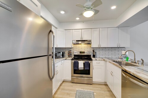 7 Mi to River District & Beach: Fort Myers Retreat