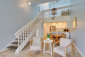 Apartment (2 Bedrooms) | Interior - 7 Mi to River District & Beach: Fort Myers Retreat (Fort Myers)