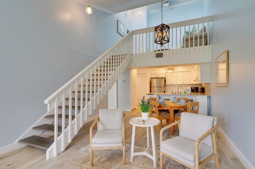 7 Mi to River District & Beach: Fort Myers Retreat