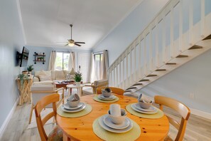 Interior - 7 Mi to River District & Beach: Fort Myers Retreat (Fort Myers)