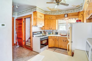 Interior - Cozy Rural Hideaway in Mcintosh County! (Zeeland)