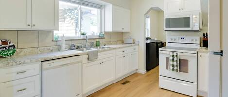 House (3 Bedrooms) | Interior