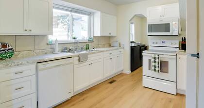 Walk to Ritter Park: Renovated Home Near Marshall!