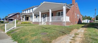 Walk to Ritter Park: Renovated Home Near Marshall!