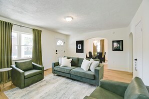 House (3 Bedrooms) | Interior