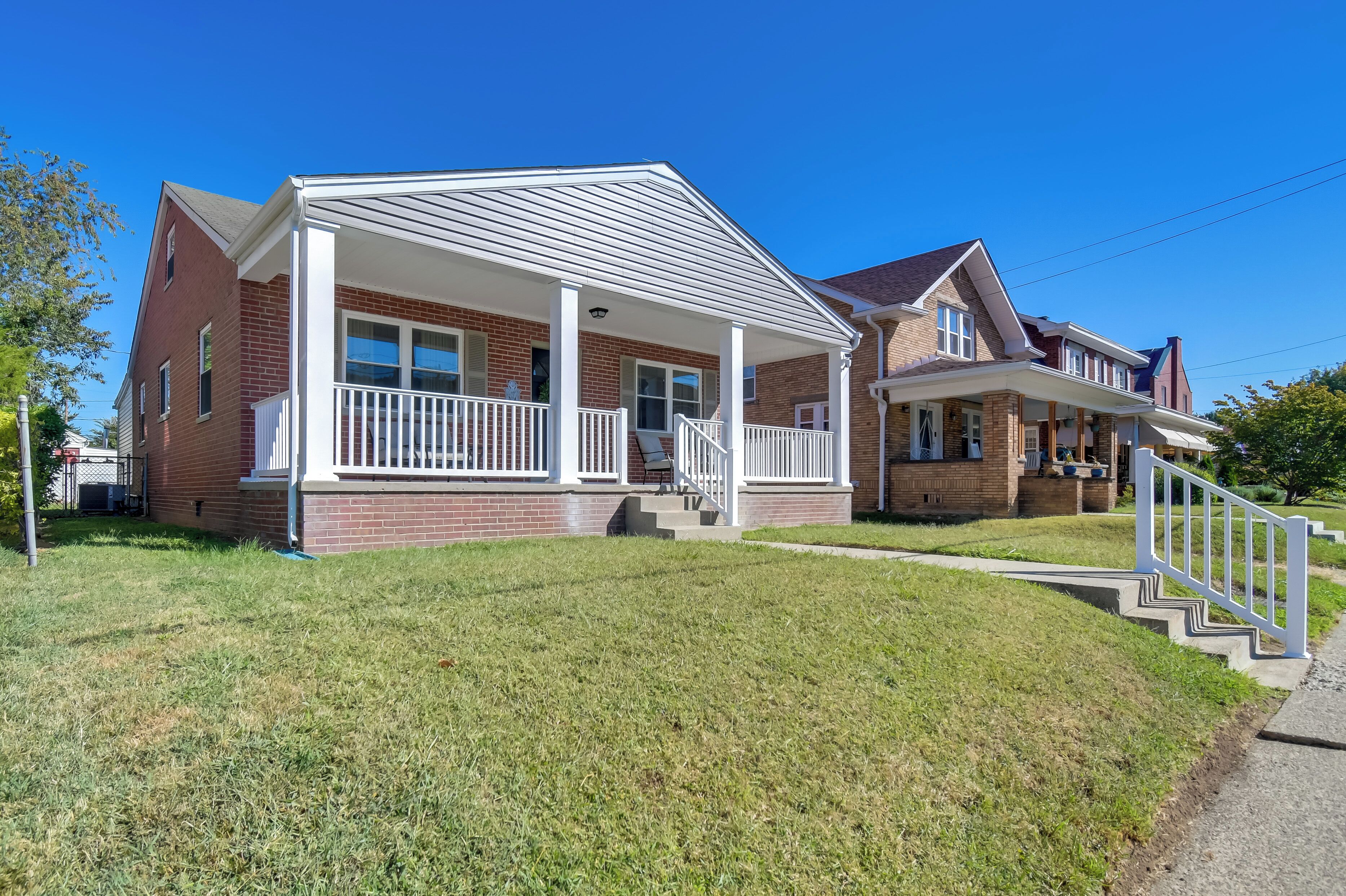 House (3 Bedrooms) | Front of property