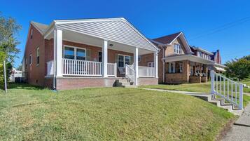 House (3 Bedrooms) | Front of property
