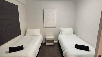 2 bedrooms, iron/ironing board, WiFi, bed sheets