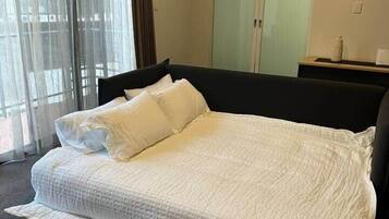 2 bedrooms, iron/ironing board, WiFi, bed sheets