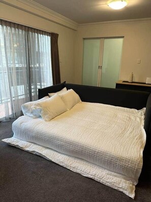 2 bedrooms, iron/ironing board, WiFi, bed sheets
