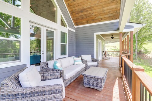 Cozy Blue Ridge Cabin: Game Room & Mountain Views