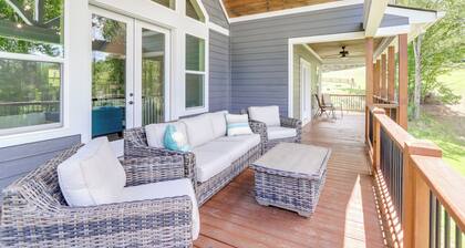 Cozy Blue Ridge Cabin: Game Room & Mountain Views