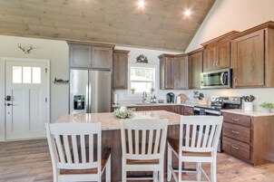 House (4 Bedrooms) | Interior