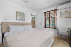 6 bedrooms, iron/ironing board, free WiFi, bed sheets