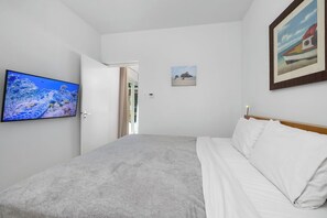 6 bedrooms, iron/ironing board, free WiFi, bed sheets