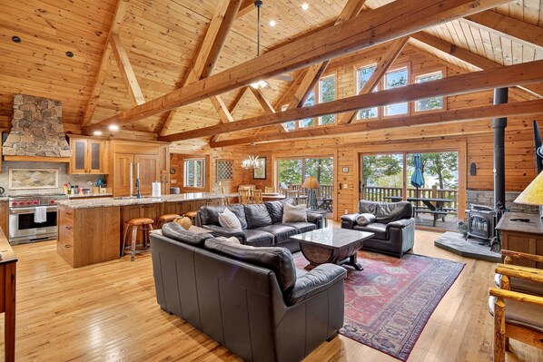 Fernseher, Kamin, Arbeitsbereiche