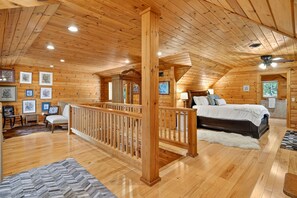 4 chambres, bureau, fer et planche à repasser, lit parapluie