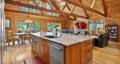 Blue Heron Lodge- Lakefront luxury with boat dock