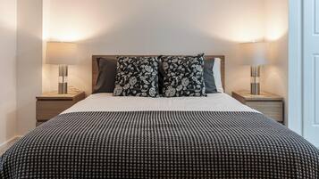 2 bedrooms, iron/ironing board, travel cot, free WiFi