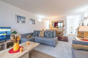 Una Smart TV, una oficina