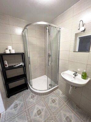 Shower, hair dryer, towels, soap - Apartment 2 Abertamy (Karlovarský kraj)
