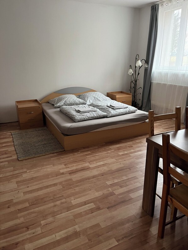 1 habitación, internet y ropa de cama 