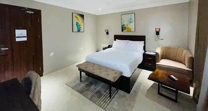 Hayatt Regency Suites