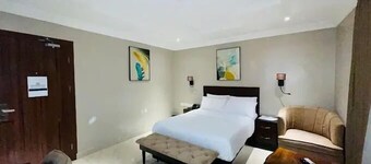 Hayatt Regency Suites
