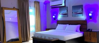 Hayatt Regency Suites