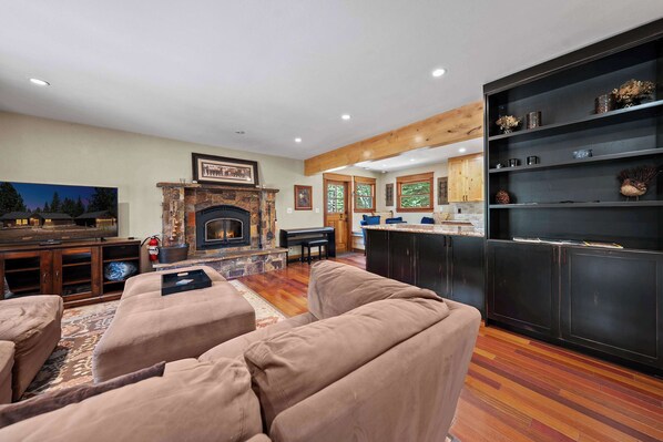 TV, fireplace, offices