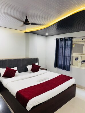Quarto casal luxo | Wi-Fi de cortesia, roupa de cama