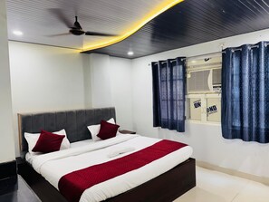 Quarto casal luxo | Wi-Fi de cortesia, roupa de cama