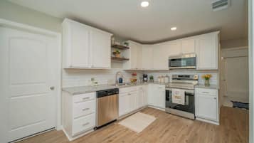 Fridge, microwave, stovetop, dishwasher