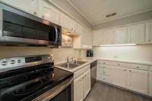 Fridge, microwave, stovetop, dishwasher