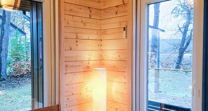 Spacious vacation home directly on the lake. Family and pet friendly!