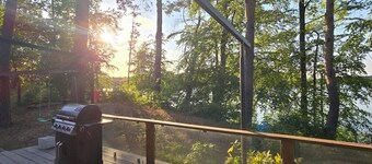 Spacious vacation home directly on the lake. Family and pet friendly!