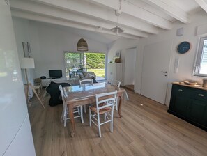 Dining - House with garden, walking distance to the beach (Pornichet)