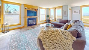 TV, fireplace