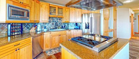 ثلاجة، ميكروويف، فرن، موقد طهي مسطح