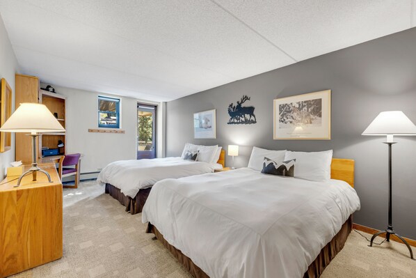 1 bedroom, desk, internet, bed sheets