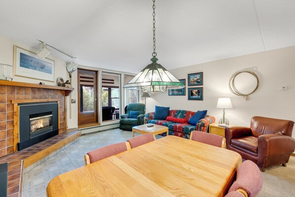 TV, fireplace - Heart of Copper with Amazing Views (Frisco)