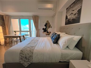 1 bedroom, iron/ironing board, WiFi, bed sheets - PREMIUM 1BR Venice Canal Mall, Pool, Gym, Sauna & 5G Wi-Fi, Ste 16 (Taguig)