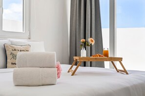 3 bedrooms, desk, iron/ironing board, travel cot